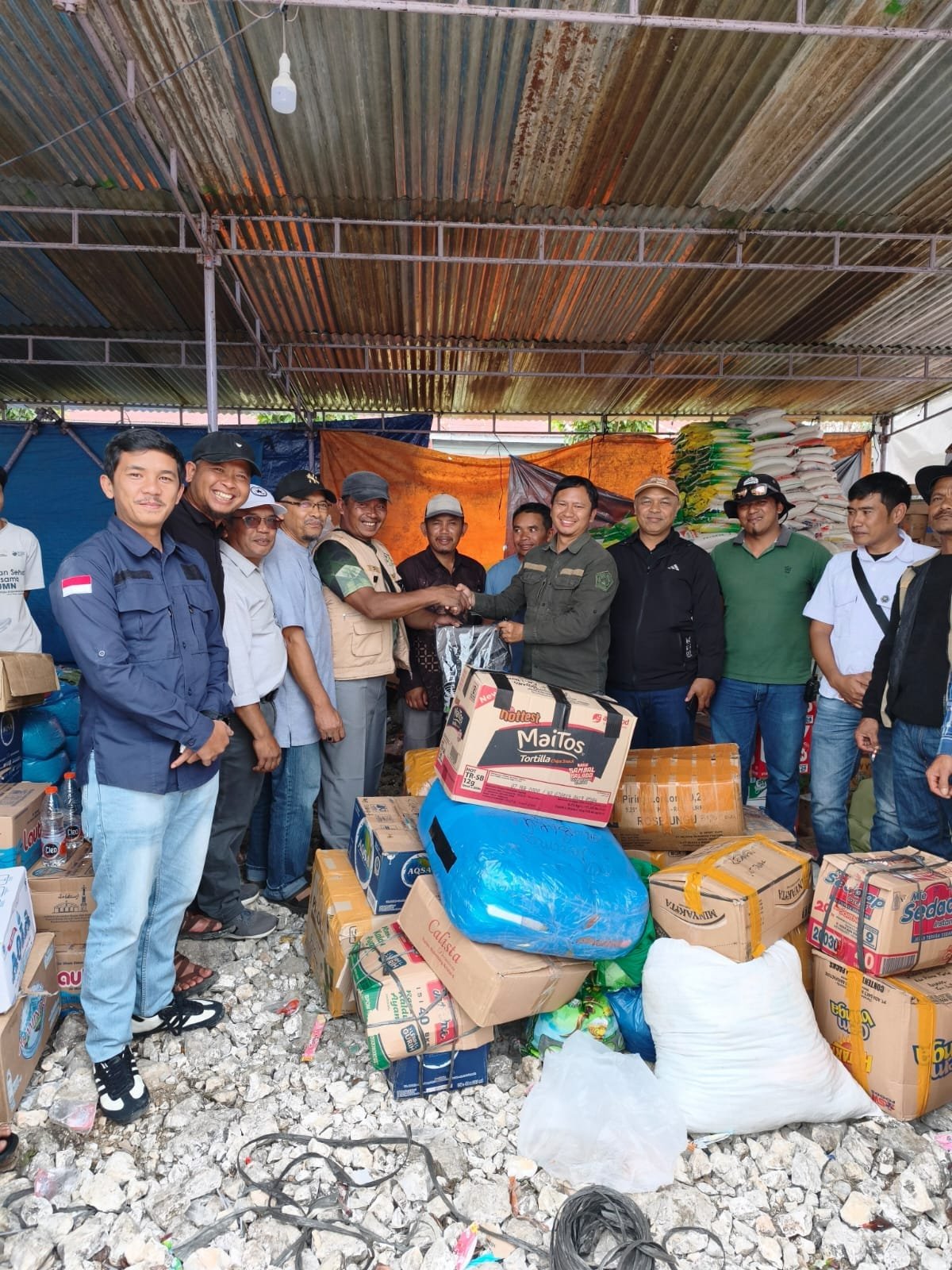 Camat dan Forum Reje se-Kecamatan Lut Tawar Salurkan Bantuan bagi Korban Kebakaran di Jagong Jeget